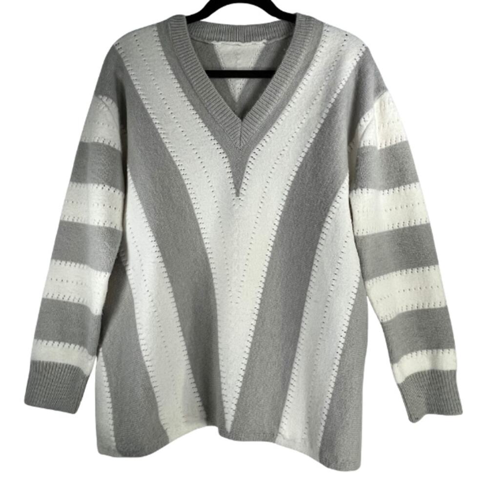 Grey White V Neck Tight Knit Sweater Size S
